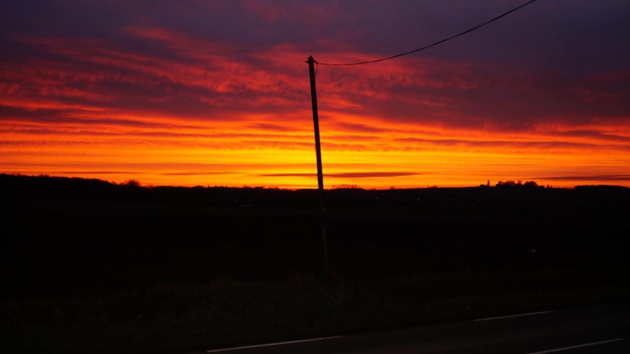 Sur La Route Des Monts Apartman Bailleul  Kültér fotó